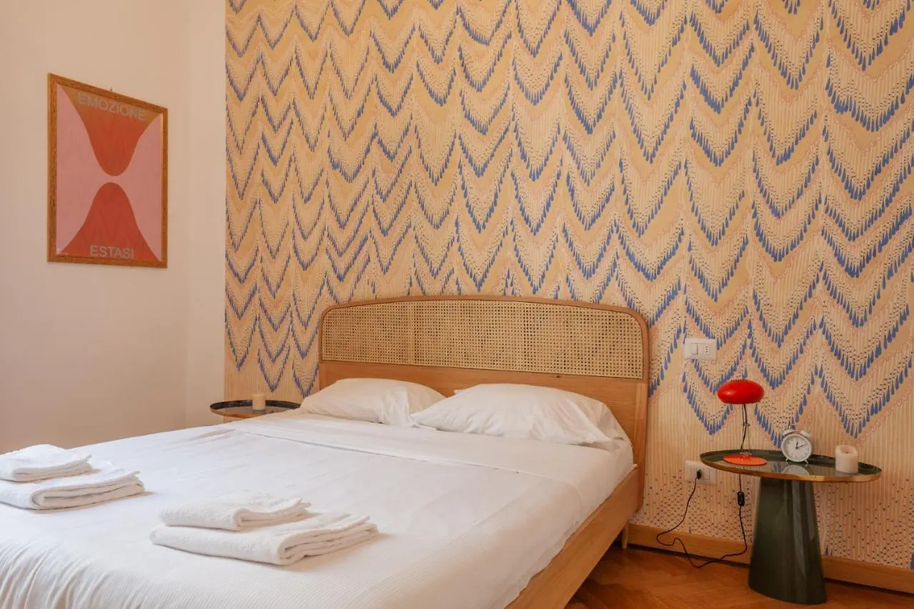 Uberti 31 - Appartamento Di Charme In Palazzo D'Epoca Milan Apartment
